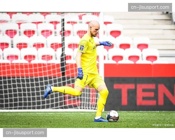 实时报道：梅斯vs兰斯上半场，双方合计完成32次传中，但仅3次形成射门