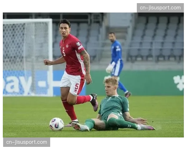 佛罗伦萨1-1战平都灵，意大利亚诺的4-3-3在比赛末段被对手针对性限制