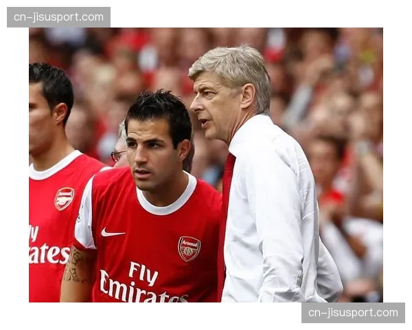 特写:瓜迪奥拉在场边焦急指示,要求队员前压以破解对手的铁桶阵 特写:瓜迪奥拉在场边焦急指示,要求队员前压以破解对手的铁桶阵