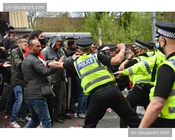 警方通报：已逮捕三名在“双红会”赛后涉嫌种族歧视的网民